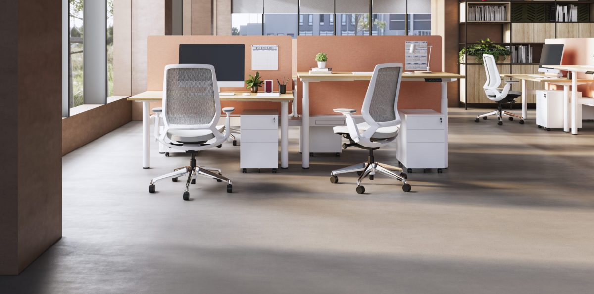 Klass Height Adjustable Desk: The Specifier’s Guide. 1 Modern office space with desks and chairs